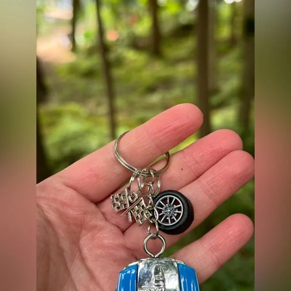 Hot Wheels RIVITED Toy Car Keychain - Picture 9 of 10